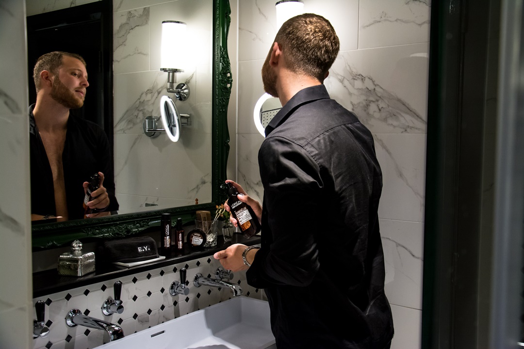 emvoyoe mit Barber Club von L'Oréal Paris Men Expert im The Curtain Hotel in London
