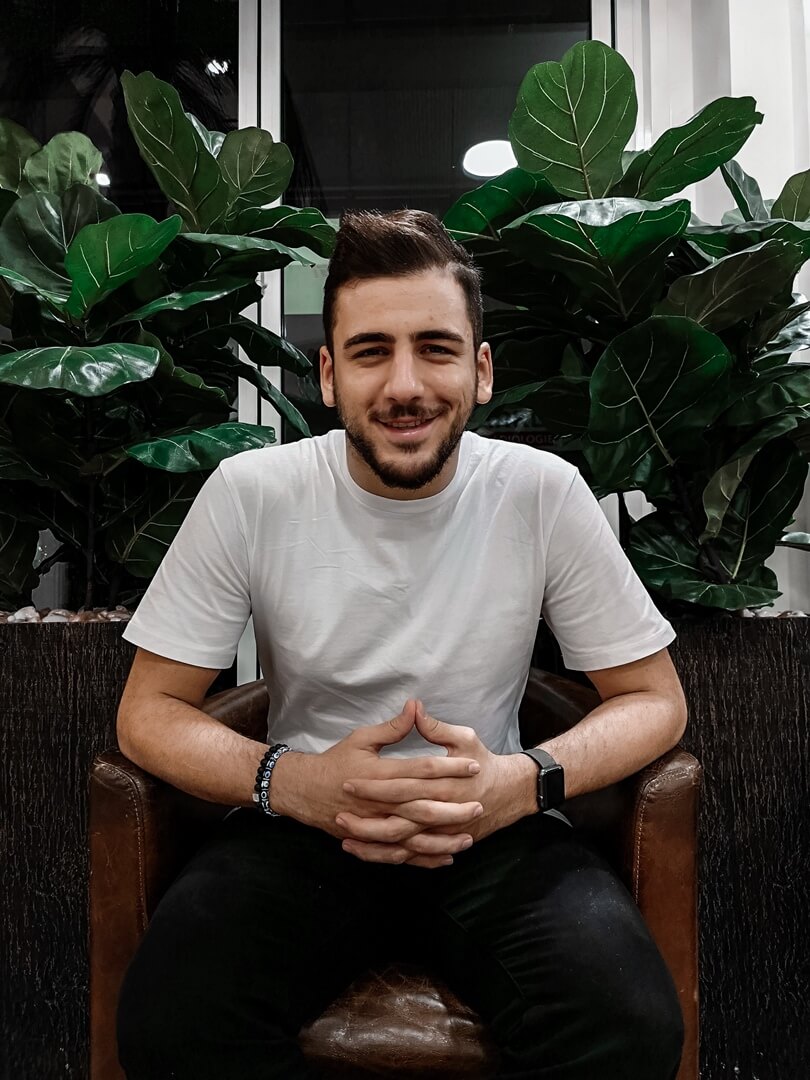 DJ Onur Suygun während dem Interview und vor dem Sancak Konzert in München