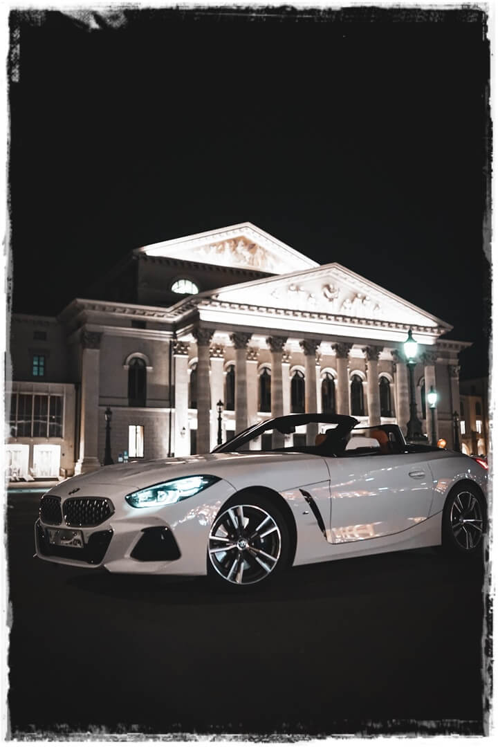 BMW Z4 sDrive 20i M Sport an der Bayrischen Staatsoper in München