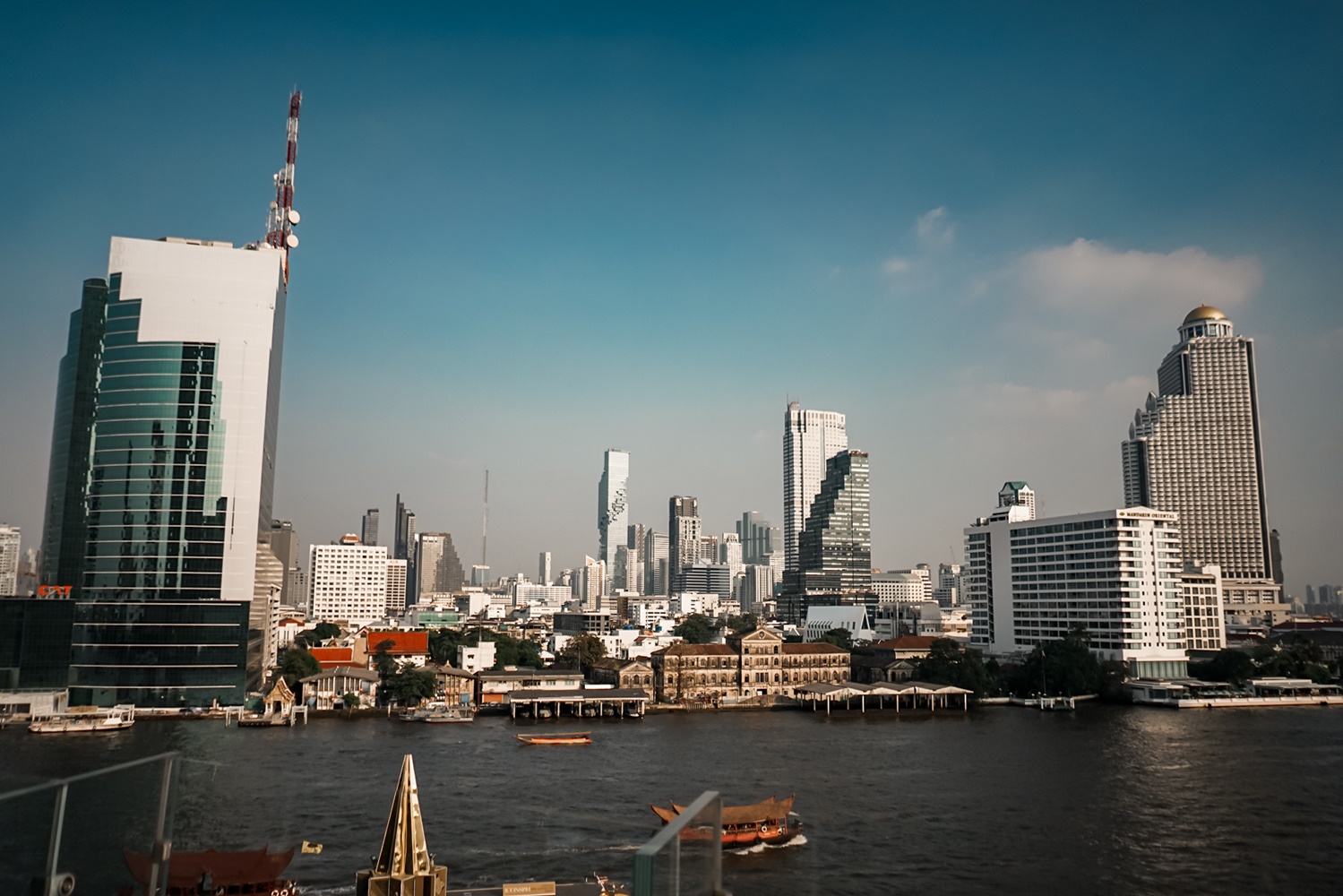 Bangkok Skylines & Chao Phraya Fluss