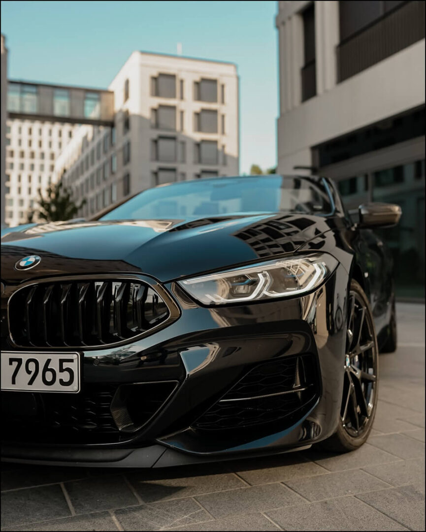 M Aerodynamikpaket an der Frontschürze am 8er BMW