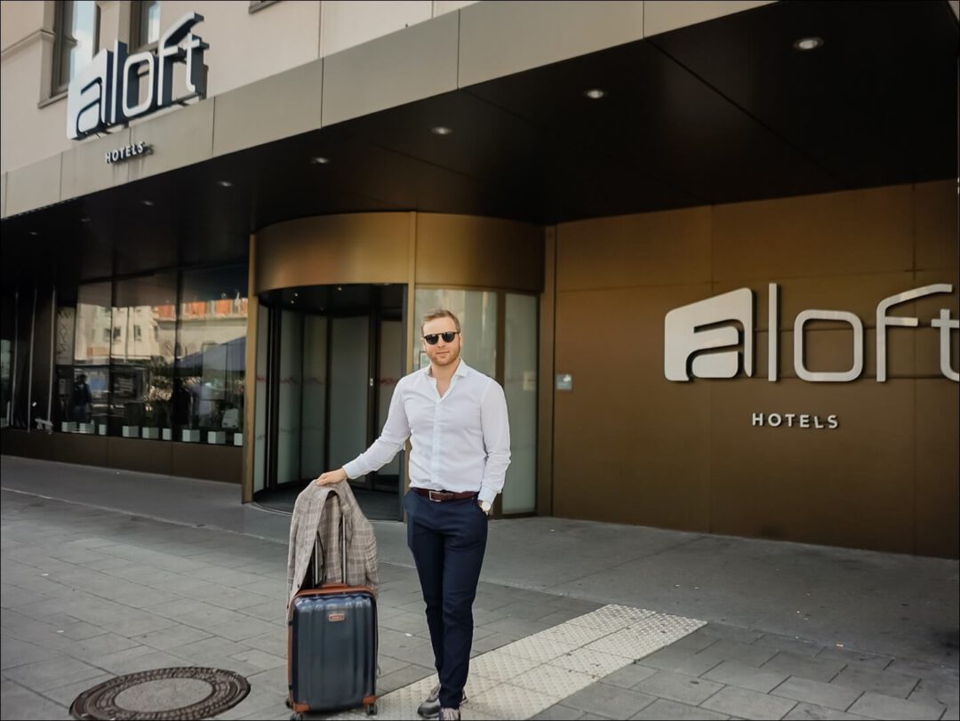 Aloft München Hotel Eingang