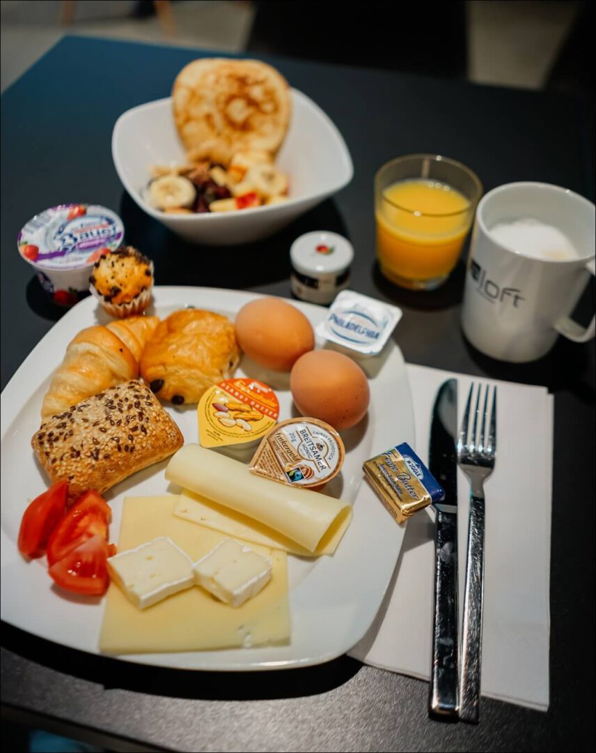 reichhaltiges Frühstück im Aloft München