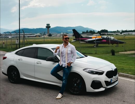 BMW M235i xDrive Gran Coupe am Red Bull Hangar in Salzburg