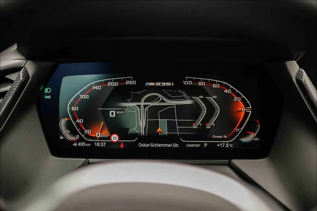 10,25" Instrumentendisplay hinter dem Lenkrad kommt mit dem BMW Live Cockpit Professional